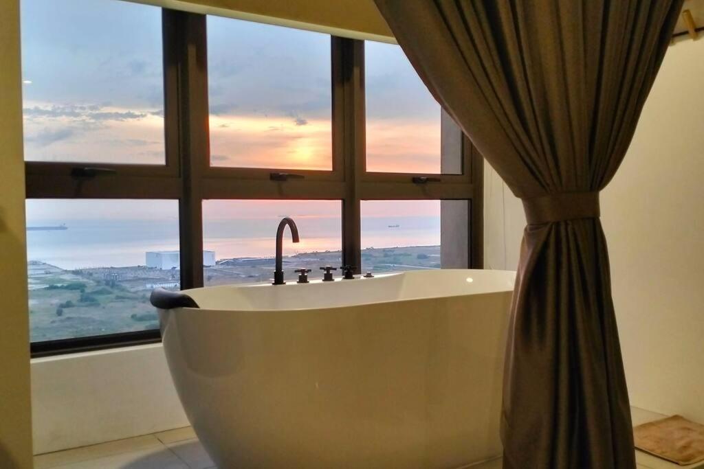 New Cozy Seaview Bali Residences 4pax Near Jonker *